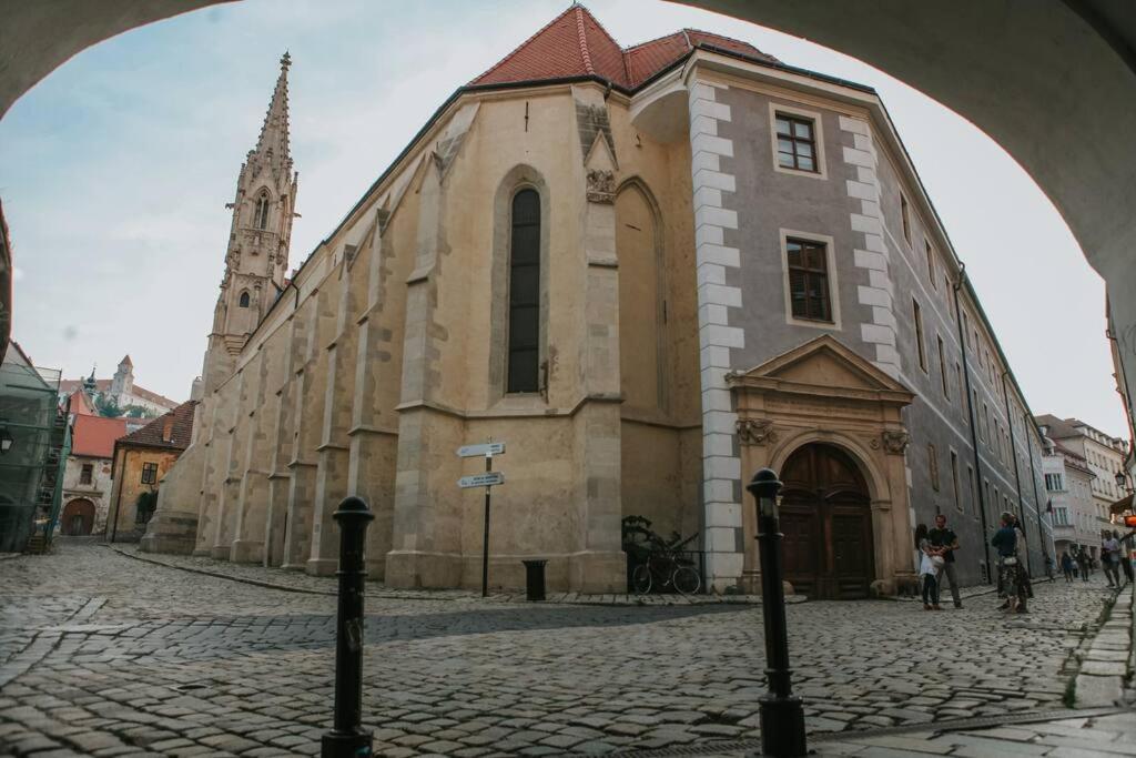 Cozy Apartment In The Heart Of The Historic City Pressburg Exterior foto