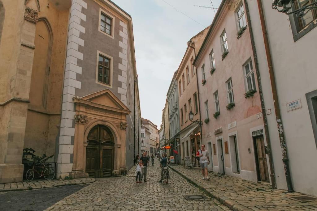 Cozy Apartment In The Heart Of The Historic City Pressburg Exterior foto
